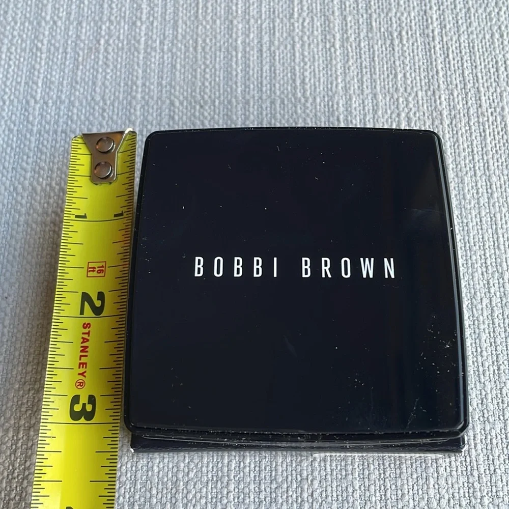 Bobbi Brown Sheer Finish Pressed Setting Powder - pale yellow